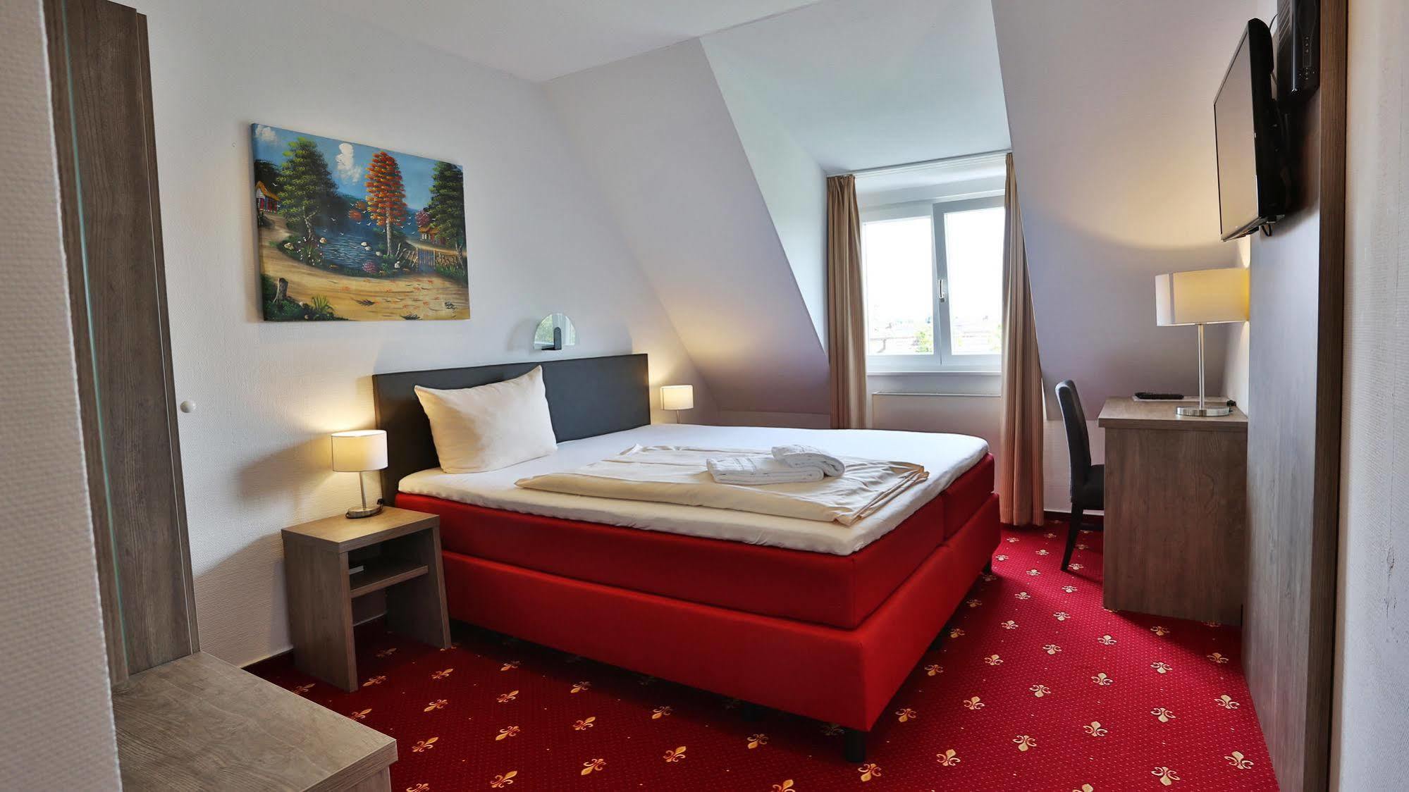 Hotel Maurer คาร์ลสรูเฮอ ภายนอก รูปภาพ